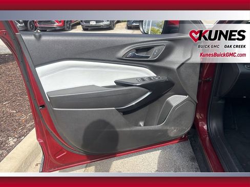 Used 2024 Chevrolet Trax LT w/ Driver Confidence Package image 8