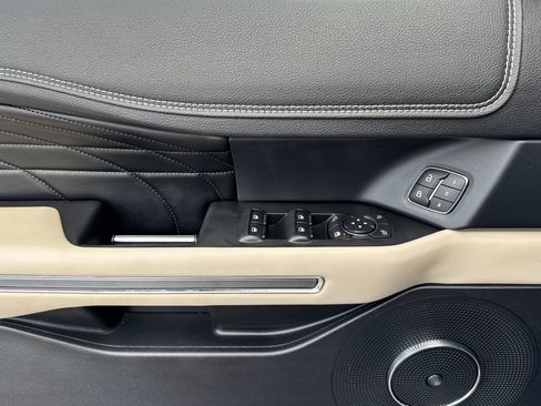 Used 2019 Ford Expedition Platinum RWD image 12