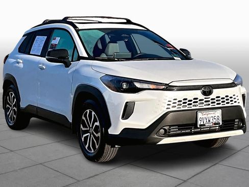 Used 2026 Toyota Corolla Cross SE image 2