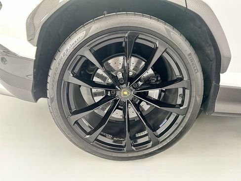 Used 2020 Lamborghini Urus AWD/4WD image 32