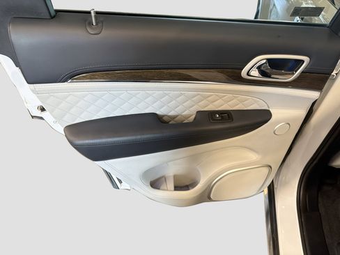 Used 2018 Jeep Grand Cherokee Summit AWD/4WD image 28