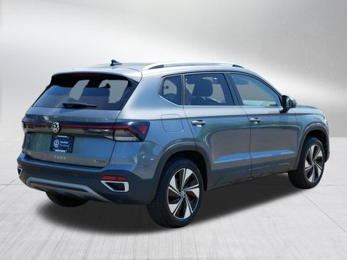 Certified 2025 Volkswagen Taos SE w/ Panoramic Sunroof Package AWD/4WD image 7