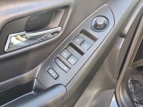 Used 2019 Chevrolet Trax LS AWD/4WD image 9