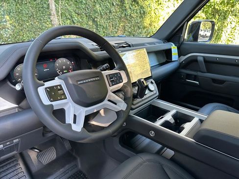 New 2026 Land Rover Defender 110 X-Dynamic SE image 9