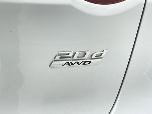 Used 2018 Jaguar F-PACE Premium image 42