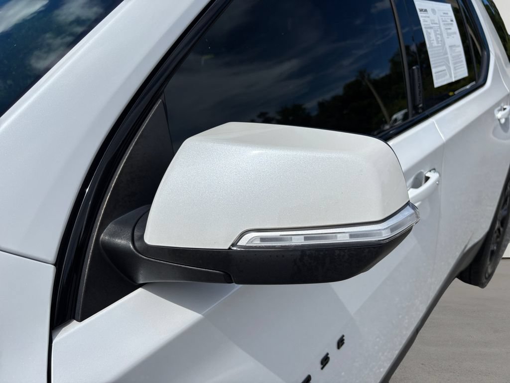 Used 2023 Chevrolet Traverse LT FWD image 11