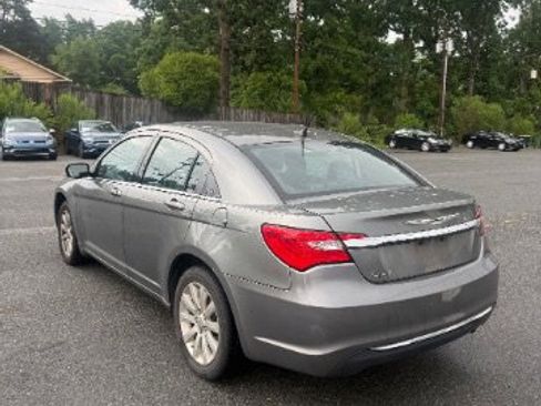 Used 2013 Chrysler 200 Touring FWD image 3