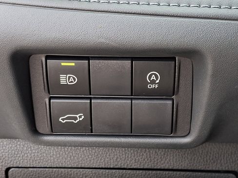 Used 2023 Toyota Highlander XLE image 26