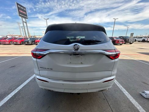 Used 2021 Buick Enclave Avenir w/ Avenir Technology Package FWD image 3