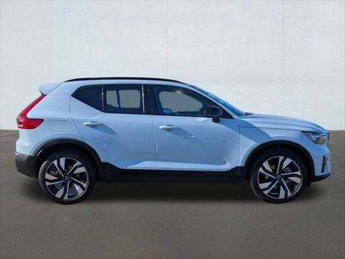 Used 2025 Volvo XC40 B5 Ultra w/ Climate Package image 6