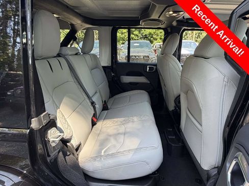 Used 2023 Jeep Wrangler Unlimited Sahara AWD/4WD image 10