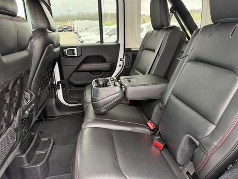 Used 2019 Jeep Wrangler Unlimited Rubicon w/ Dual Top Group AWD/4WD image 30