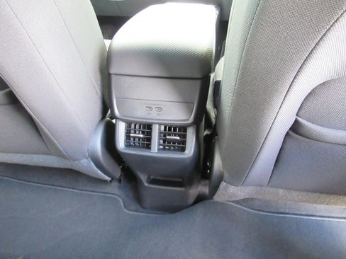 Used 2026 Chevrolet Equinox LT FWD image 30