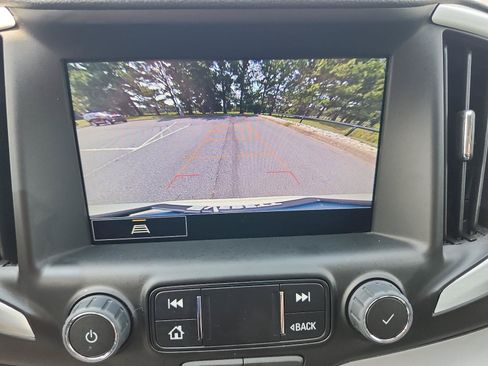 Certified 2024 GMC Terrain SLT FWD image 17