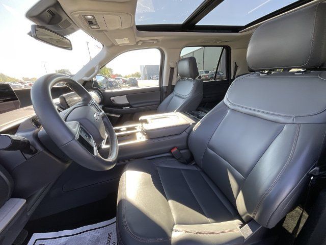 Used 2025 Ford Expedition Max Active AWD/4WD image 12