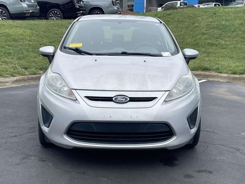 Used 2012 Ford Fiesta SE w/ Moon & Mood Pkg image 2