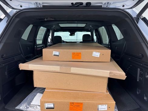 New 2026 GMC Acadia Denali Ultimate w/ LPO, Floor Liner Package AWD/4WD image 21