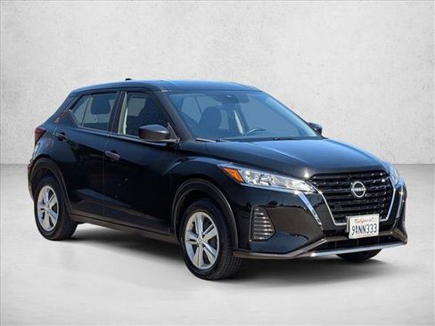 Used 2022 Nissan Kicks S FWD image 3