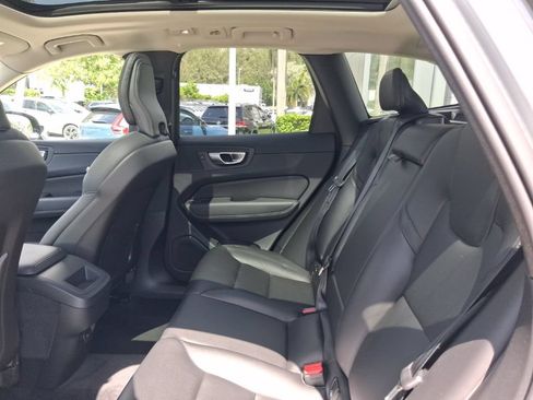 Used 2024 Volvo XC60 B5 Core AWD/4WD image 8