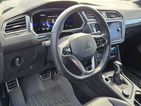 Used 2022 Volkswagen Tiguan SE R-Line image 21