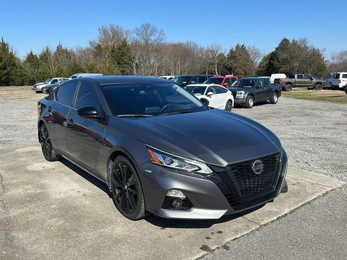 Used 2022 Nissan Altima 2.5 SR w/ Midnight Edition Package image 2