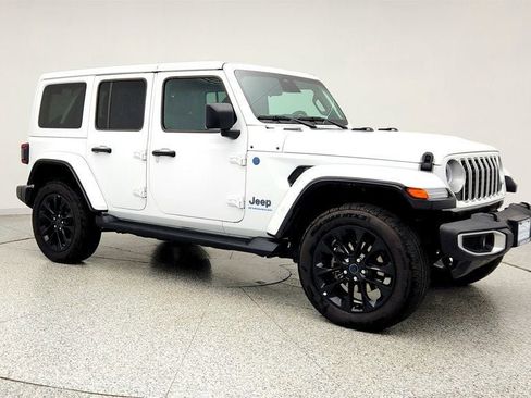 Used 2025 Jeep Wrangler Sahara image 3