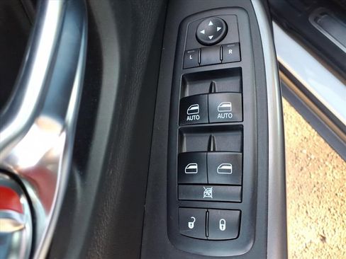 Used 2019 Jeep Cherokee Limited image 17