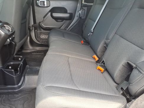 Used 2019 Jeep Wrangler Unlimited Sport S AWD/4WD image 16