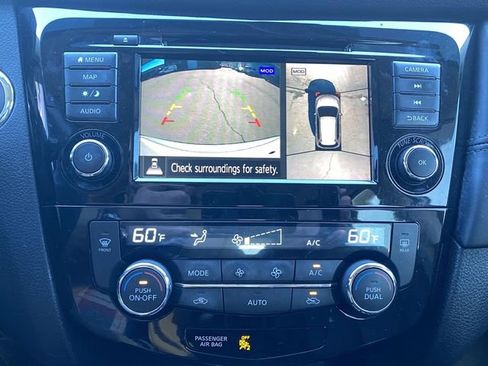 Used 2020 Nissan Rogue SL w/ Premium Package image 24