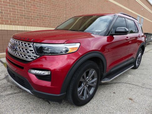 Used 2022 Ford Explorer XLT w/ Equipment Group 202A AWD/4WD image 6