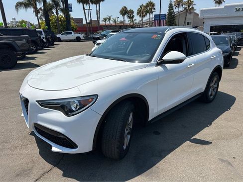 Used 2019 Alfa Romeo Stelvio AWD image 11