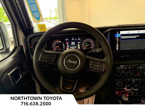 Used 2025 Jeep Gladiator Mojave w/ Safety Group AWD/4WD image 8