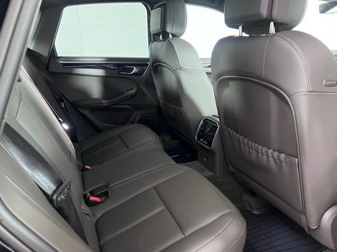 Certified 2025 Porsche Macan image 21