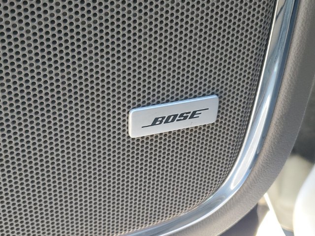 Used 2018 Chevrolet Suburban Premier RWD image 16