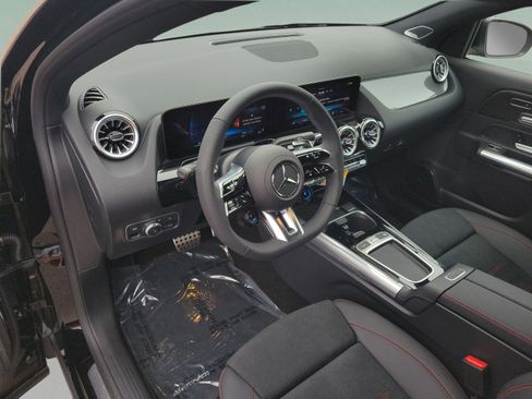 New 2026 Mercedes-Benz GLA 35 AMG 4MATIC image 17