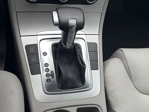 Used 2010 Volkswagen Passat Komfort image 18