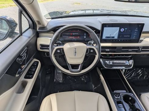 Used 2025 Lincoln Corsair FWD image 30
