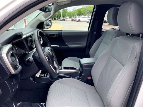 Used 2020 Toyota Tacoma SR5 AWD/4WD image 29