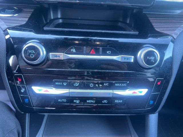 Used 2022 Ford Explorer Limited w/ Equipment Group 301A AWD/4WD image 14