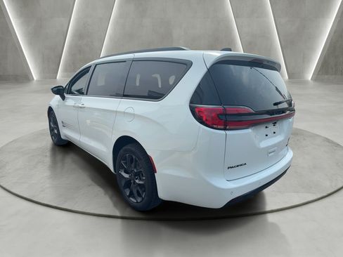 New 2027 Chrysler Pacifica Select AWD/4WD image 5