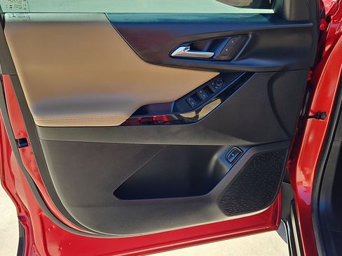 Certified 2025 Chevrolet Equinox ACTIV w/ Safety and Technology Package image 11