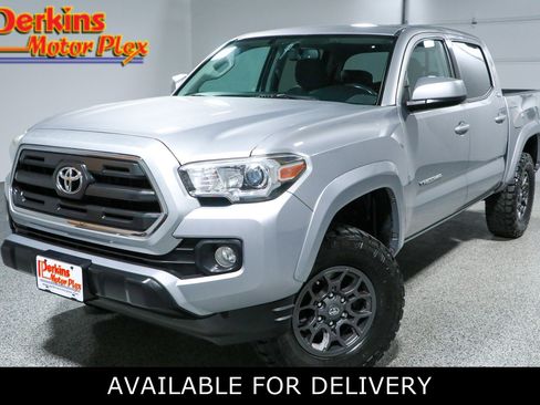 Used 2017 Toyota Tacoma SR5 AWD/4WD image 1