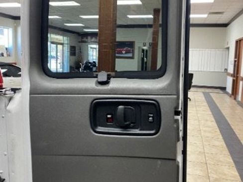 Used 2022 Chevrolet Express 3500 LS image 4