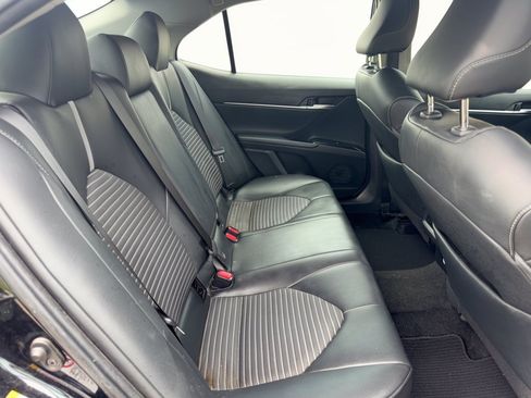 Used 2018 Toyota Camry SE FWD image 28