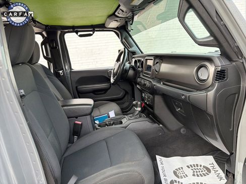 Used 2021 Jeep Gladiator Willys image 12