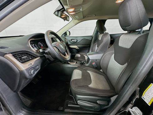 Used 2017 Jeep Cherokee Sport image 13