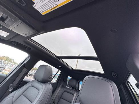 New 2026 Chevrolet Equinox LT w/ Convenience Package II FWD image 24