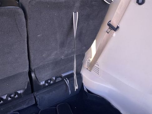 Used 2023 Chrysler Pacifica Touring-L image 38