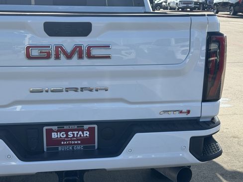 Used 2025 GMC Sierra 2500 AT4 AWD/4WD image 10