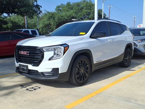 Used 2024 GMC Terrain SLE w/ Driver Convenience Package FWD image 1